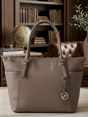Michael Kors Voyager Medium Pebbled Leather Tote - Taupe/Silver